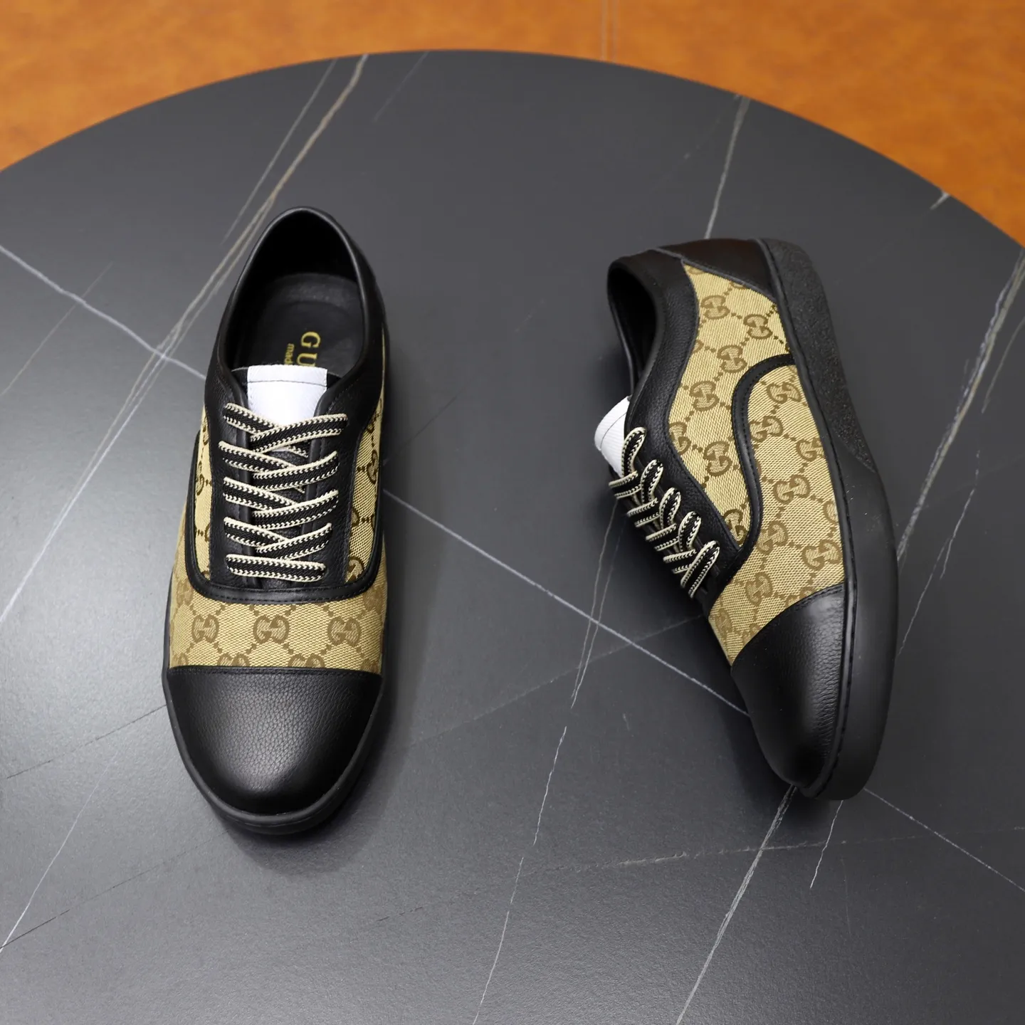 Men's shoes: 400💰🙅‍♂️🙅‍♂️🙅‍♂️ Brand: GUCCI Standard code: 38-44 Grade: Same as the official website Material: Original leather splicing Comfortable sheepskin lining Lightweight wear-resistant outsole Style category: Men's fashionable casual shoes Running sneakers Distinguished luxury brand elements Top luxury Color: Actual picture color